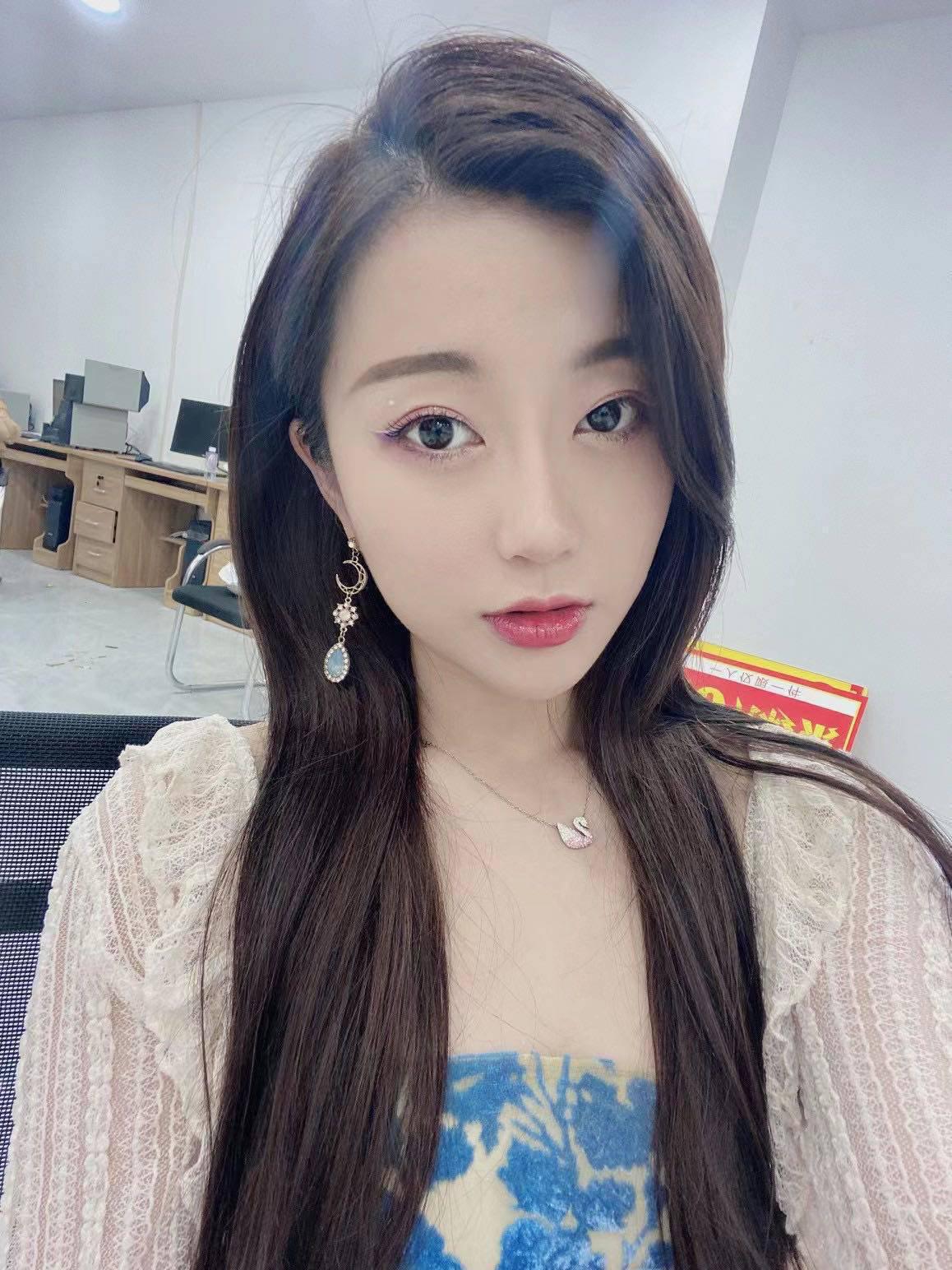 妹妹饥渴难耐 哪家哥哥怀抱温暖相爱