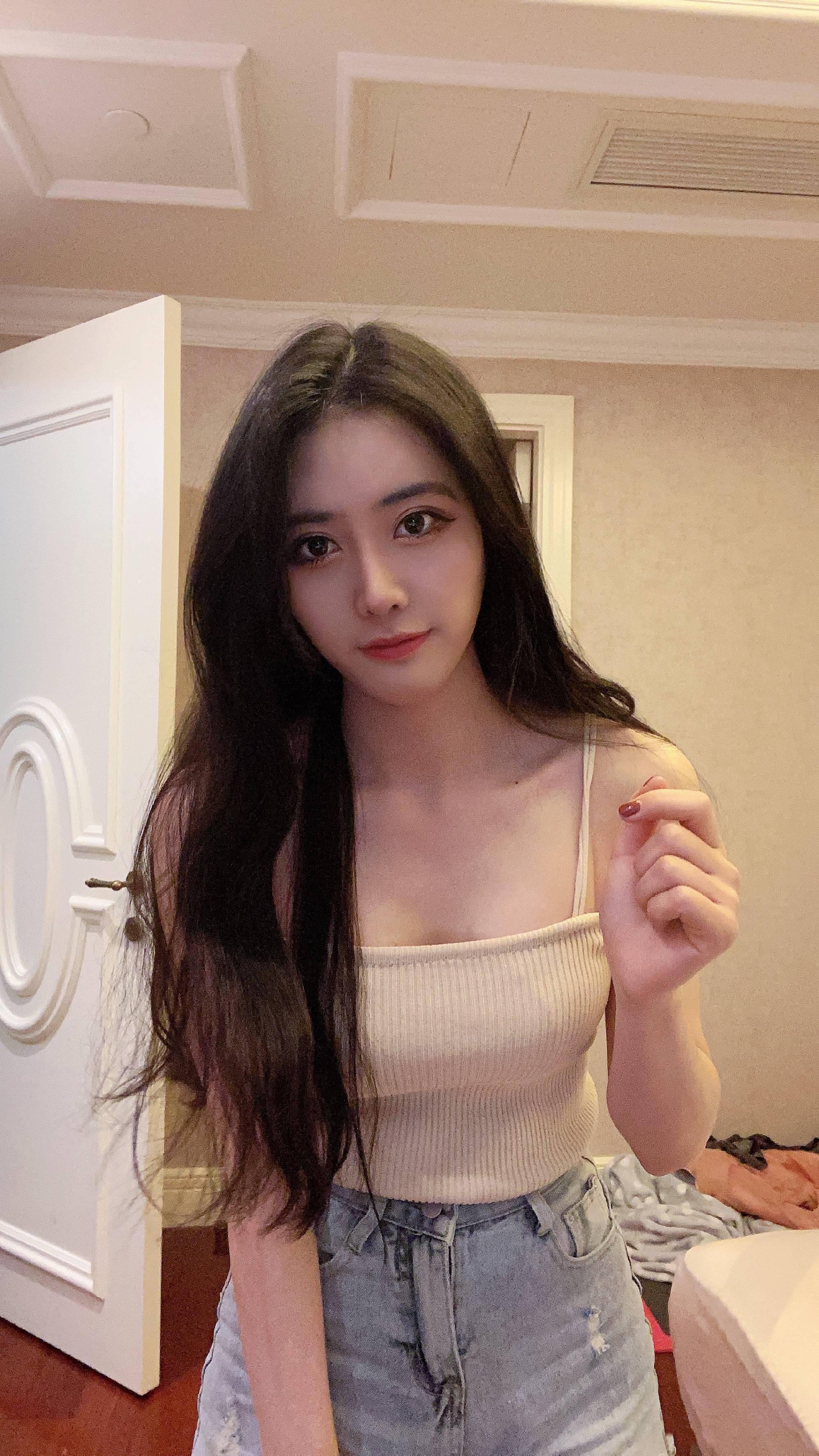 体验新人极品身材 前凸后翘