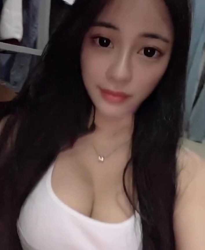 三点粉的嫩妞豆豆，波大舒爽